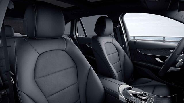 Mercedes-Benz GLC-KLASSE 300 4MATIC | AMG | Panoramadak | Treeplanken | Trekhaak | 360 graden camera |