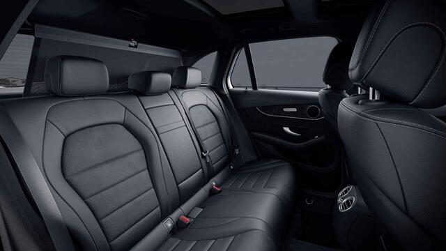 Mercedes-Benz GLC-KLASSE 300 4MATIC | AMG | Panoramadak | Treeplanken | Trekhaak | 360 graden camera |