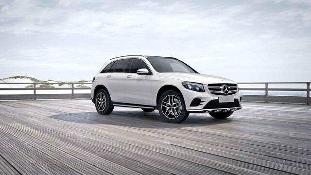 Mercedes-Benz GLC-KLASSE 300 4MATIC | AMG | Panoramadak | Treeplanken | Trekhaak | 360 graden camera |