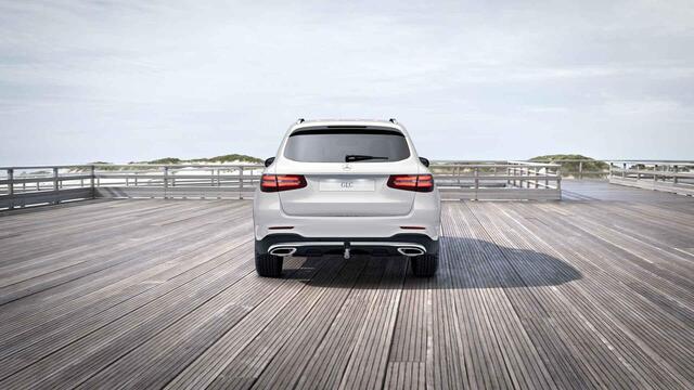 Mercedes-Benz GLC-KLASSE 300 4MATIC | AMG | Panoramadak | Treeplanken | Trekhaak | 360 graden camera |
