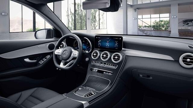 Mercedes-Benz GLC-KLASSE 300e 4MATIC Business Solution AMG | Night | Rij assistentiepakket | Panoramadak | Trekhaak |