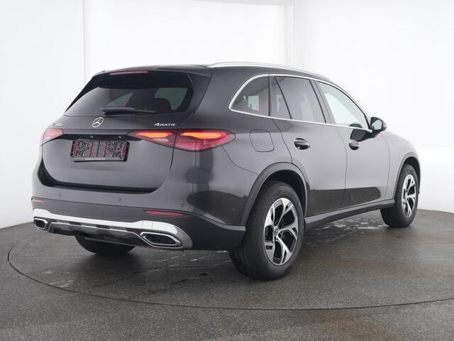 Mercedes-Benz GLC-KLASSE 300 e 4MATIC Plug-In Hybride Trekhaak | Zwarte Hemel | Memory Stoelen | Stuur en Stoelverwarming. Inclusief 24 maanden MB Certified garantie voor Europa.