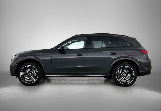 Mercedes-Benz GLC-KLASSE 300 e 4MATIC AMG line | Panorama schuifdak | Night pakket | Burmester Sound | Distronic | Treeplanken | 360gr camera | Inclusief 24 maanden MB Certified garantie voor Europa.