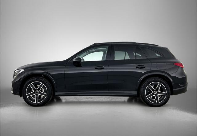 Mercedes-Benz GLC-KLASSE 400 e 4MATIC AMG Plug-In Hybride AMG | Night Pakket | Panorama Schuif-Kanteldak | Distronic | Parkeerpakket met achteruitcamera. Inclusief 24 maanden MB Certified garantie voor Europa.