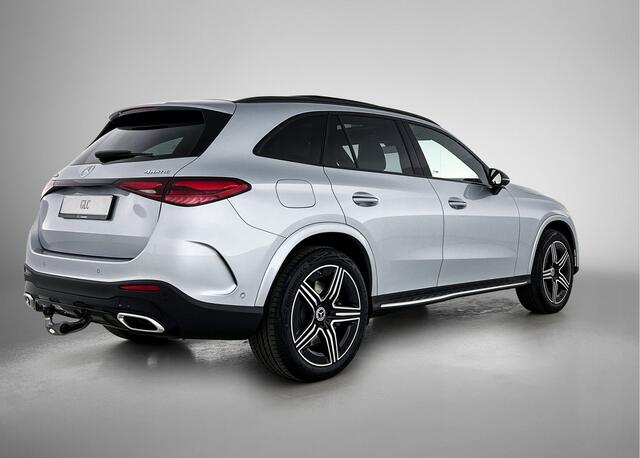 Mercedes-Benz GLC-KLASSE 300e 4MATIC Business Solution AMG | Premium | Winterpakket | Nightpakket | Rijassistentiepakket Plus | Trekhaak | Panoramaschuifdak | Burmester® 3D surround sound systeem | Treeplanken | 20 inch vijfspaaks lichtmetalen AMG-velgen |
