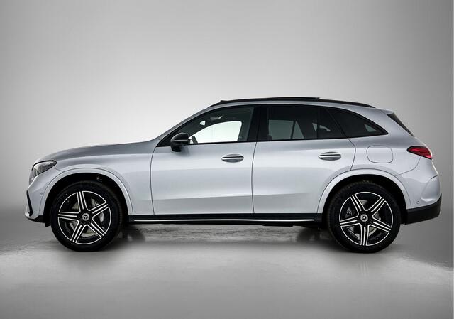 Mercedes-Benz GLC-KLASSE 300e 4MATIC Business Solution AMG | Premium | Winterpakket | Nightpakket | Rijassistentiepakket Plus | Trekhaak | Panoramaschuifdak | Burmester® 3D surround sound systeem | Treeplanken | 20 inch vijfspaaks lichtmetalen AMG-velgen |
