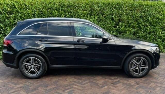 Mercedes-Benz GLC-KLASSE 200 4M AMG ** LED, MBUX+, PRIVACY, SPIEGEL- PACK, 19-inch LMV, DODE HOEK ** UNFALLFREI - VOL. MB-ONDERH. ** ** INFORMEER OOK NAAR ONZE AANTREKKELIJKE FINANCIAL-LEASE TARIEVEN **
