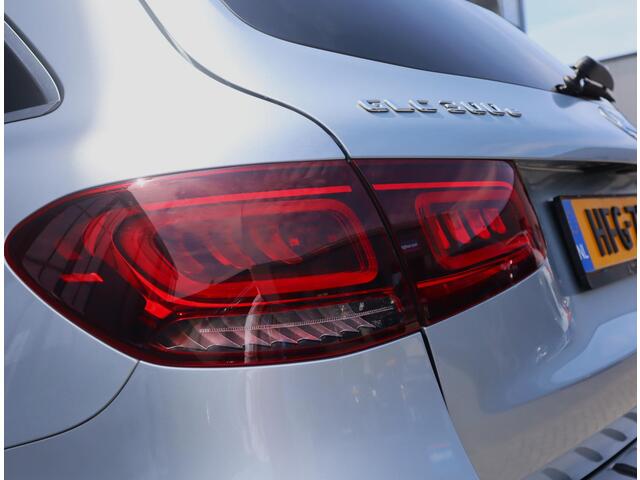 Mercedes-Benz GLC-KLASSE 300e 4MATIC AMG Line | Pano | Trekhaak | Burmester | ACC | Apple Carplay/Android Auto