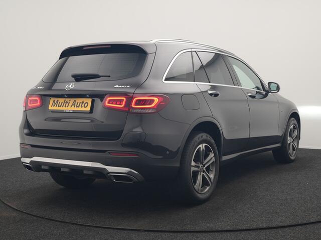 Mercedes-Benz GLC-KLASSE 300e 4MATIC Business Solution AMG PHEV 313pk Dealer O.H. | Panodak | Head Up | Camera | Alcantara Sportstoelen Verwarmd | Sfeerverlichting | Keyless | Blis | Apple Carplay | Cruise Control | Navigatie | DAB | Plug In Hybrid |