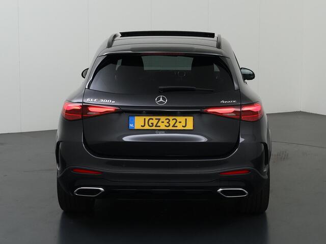 Mercedes-Benz GLC-KLASSE 300e 4MATIC Sport Edition | Night | Panoramaschuifdak | 360° camera | Dodehoekassistent | DIGITAL LIGHT |