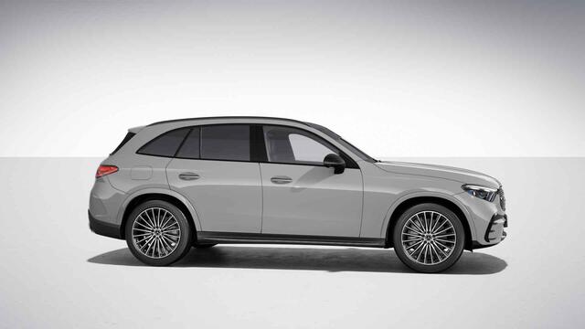 Mercedes-Benz GLC-KLASSE 300e 4MATIC Business Solution AMG | Premium Pakket | Treeplanken | Panoramaschuifdak | Trekhaak | Parkeerpakket |