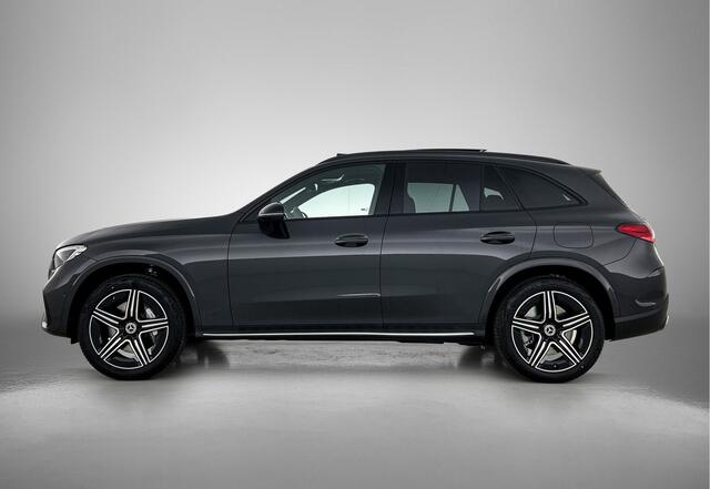 Mercedes-Benz GLC-KLASSE 300e 4MATIC Business Solution AMG | Advanced plus | Nightpakket | Parkeerpakket met achteruitcamera | Trekhaak | Panoramaschuifdak | Treeplanken in aluminiumlook | 20 inch vijfspaaks lichtmetalen AMG-velgen | Warmtewerend, donkergetint glas | URBAN GUARD 