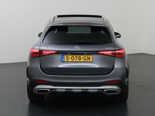 Mercedes-Benz GLC-KLASSE 300e 4MATIC AMG Line | Panoramadak | Multibeam | Memory | Headup | Digital Light | Multispaaks velgen |