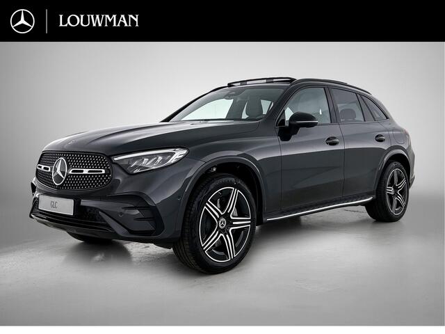 Mercedes-Benz GLC-KLASSE 300e 4MATIC Business Solution AMG | Advanced plus | Nightpakket | Parkeerpakket | Trekhaak | Panoramaschuifdak | 20 inch vijfspaaks lichtmetalen AMG-velgen | Treeplanken in aluminiumlook | DISTRONIC |