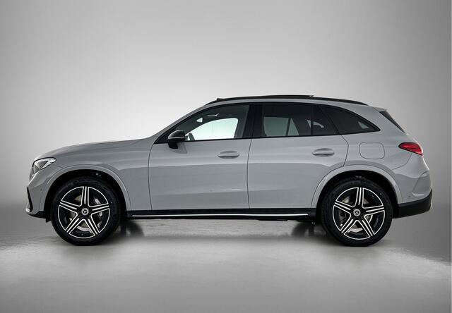 Mercedes-Benz GLC-KLASSE 300e 4MATIC Business Solution AMG | Advanced plus | Nightpakket | Parkeerpakket | Trekhaak | Panoramaschuifdak | Treeplanken in aluminiumlook | 20 inch vijfspaaks lichtmetalen AMG-velgen | URBAN GUARD Plus |