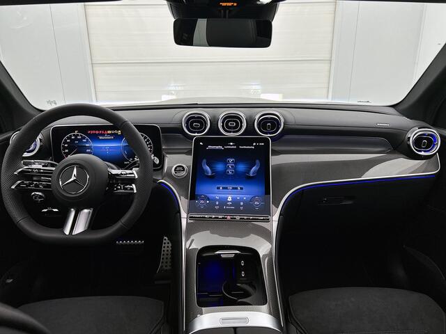 Mercedes-Benz GLC-KLASSE 300e 4MATIC Business Solution AMG | Premium | Winterpakket | Nightpakket | Rijassistentiepakket Plus | Trekhaak | Panoramaschuifdak | Treeplanken in aluminiumlook | 20" multispaaks lichtmetalen AMG velgen |