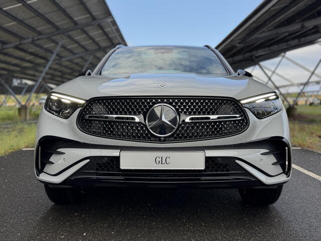 Mercedes-Benz GLC-KLASSE 300e 4MATIC Business Solution AMG | Night | Premium | Treeplanken | Panoramaschuifdak | Trekhaak | Memory stoelen |