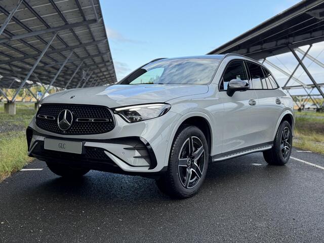 Mercedes-Benz GLC-KLASSE 300e 4MATIC Business Solution AMG | Night | Premium | Treeplanken | Panoramaschuifdak | Trekhaak | Memory stoelen |