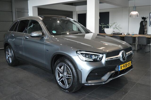 Mercedes-Benz GLC-KLASSE 300e 4MATIC AMG Head Up pano leer trekhaak 19 inch !!