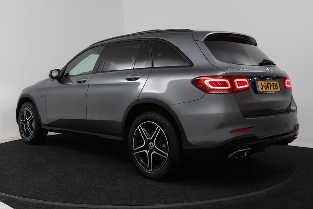Mercedes-Benz GLC-KLASSE 300e 4MATIC Premium Plus (PANORAMADAK, SFEERVERLICHTING, CAMERA, ELEKT. STOELEN)