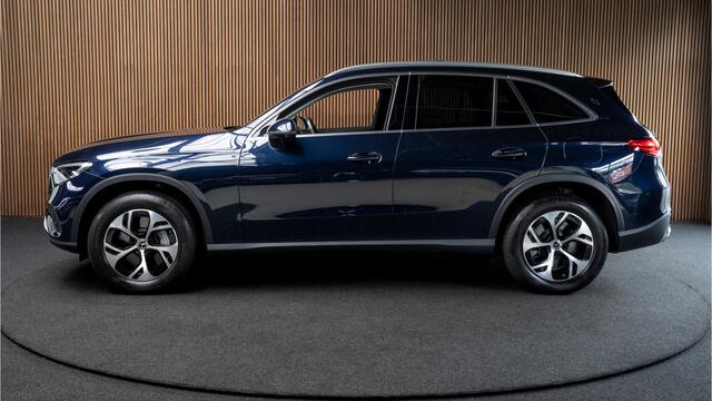 Mercedes-Benz GLC-KLASSE 300e 4MATIC Luxury Line Panoramadak 360 camera Electrice trekhaak Winter pakket USB-C Pakket