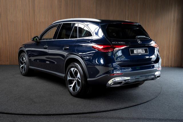 Mercedes-Benz GLC-KLASSE 300e 4MATIC Luxury Line Panoramadak 360 camera Electrice trekhaak Winter pakket USB-C Pakket