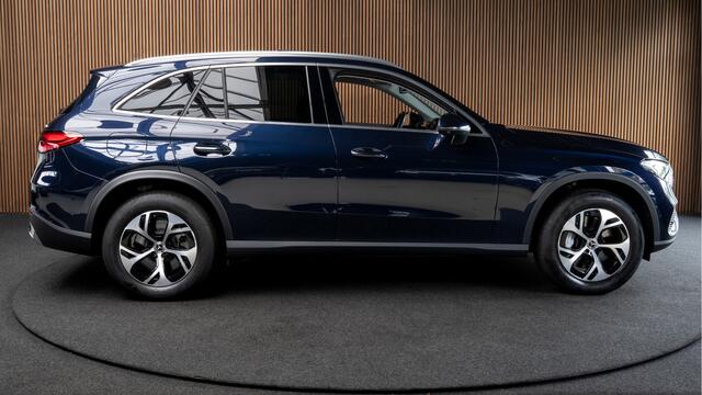Mercedes-Benz GLC-KLASSE 300e 4MATIC Luxury Line Panoramadak 360 camera Electrice trekhaak Winter pakket USB-C Pakket