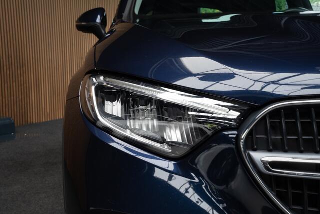 Mercedes-Benz GLC-KLASSE 300e 4MATIC Luxury Line Panoramadak 360 camera Electrice trekhaak Winter pakket USB-C Pakket