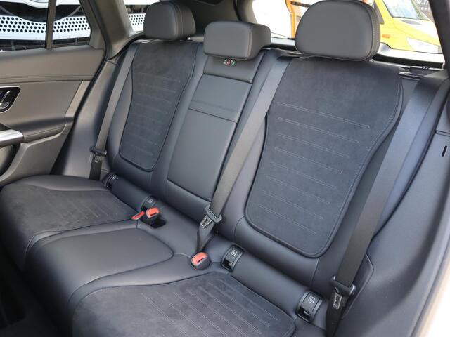 Mercedes-Benz GLC-KLASSE 300e 4MATIC Business Solution AMG Voordeel € 8.273 Voorraadactie!!