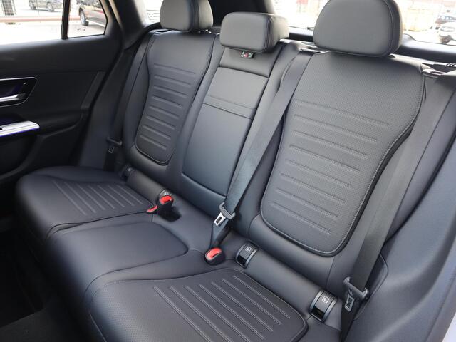 Mercedes-Benz GLC-KLASSE 300e 4MATIC Business Solution AMG Voordeel € 8.494 Voorraadactie!!