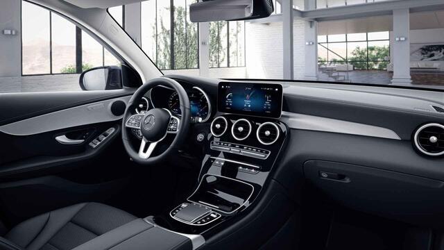 Mercedes-Benz GLC-KLASSE 200 4MATIC Premium | Trekhaak | Widescreen | Stoelverwarming | Distronic |
