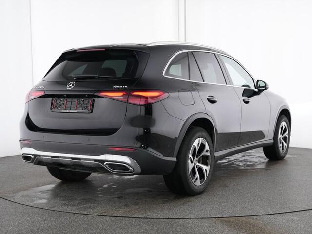 Mercedes-Benz GLC-KLASSE 300 e 4MATIC Plug-In Hybride Trekhaak | Ledkoplampen | Stoel en Stuurverwarming | Parkeerpakket met achteruitcamera. Inclusief 24 maanden Mercedes-Benz Certified garantie voor Europa.