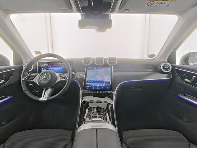 Mercedes-Benz GLC-KLASSE 300 e 4MATIC Plug-In Hybride Trekhaak | Ledkoplampen | Stoel en Stuurverwarming | Parkeerpakket met achteruitcamera. Inclusief 24 maanden Mercedes-Benz Certified garantie voor Europa.
