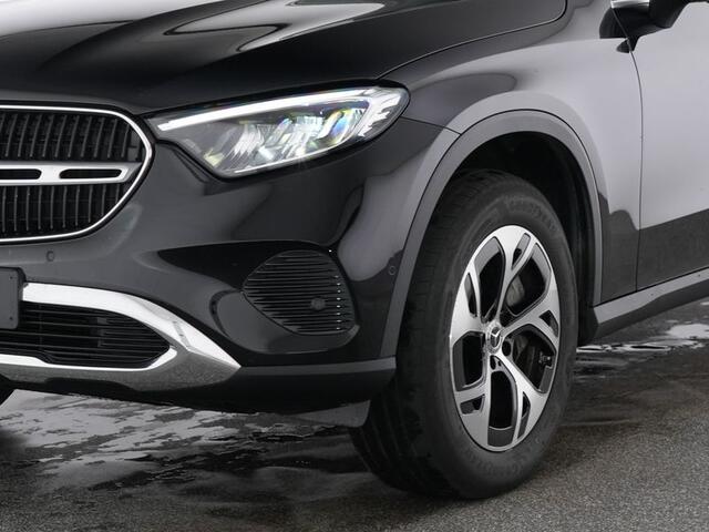 Mercedes-Benz GLC-KLASSE 300 e 4MATIC Plug-In Hybride Trekhaak | Ledkoplampen | Stoel en Stuurverwarming | Parkeerpakket met achteruitcamera. Inclusief 24 maanden Mercedes-Benz Certified garantie voor Europa.