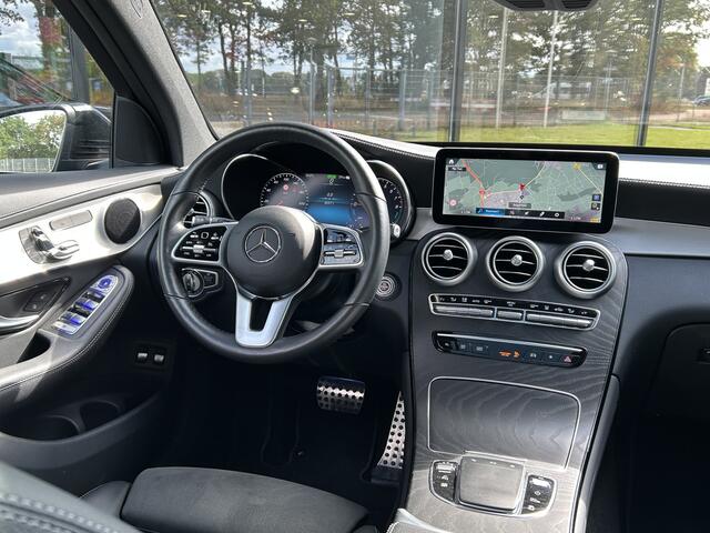 Mercedes-Benz GLC-KLASSE 300e AMG // Panoramadak // Trekhaak // Memory // Headup // 360 Camera // Digitaal dashboard // Sfeerverlichting // 20 inch
