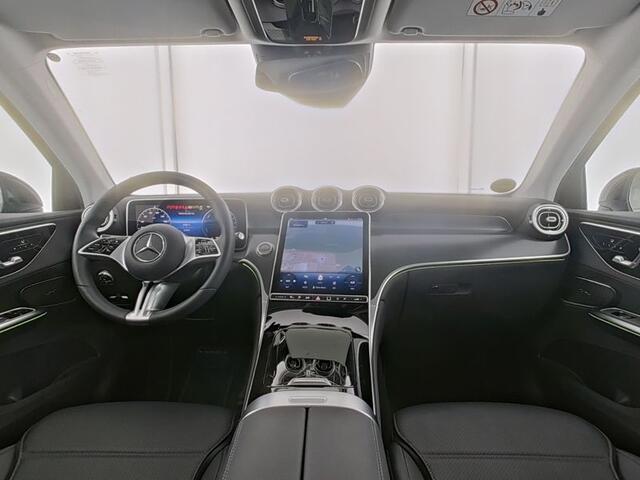 Mercedes-Benz GLC-KLASSE 300 e 4MATIC Plug-In Hybride Trekhaak | Panorama Schuif-Kanteldak | Parkeerpakket met achteruitcamera | Distronic | Ledkolampen | Advanced Soundsystem. Inclusief 24 maanden Mercedes-Benz Certified garantie voor Europa.