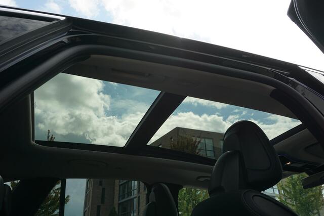 Mercedes-Benz GLC-KLASSE 300e 4MATIC Luxury Line | PANO | Trekhaak | LED
