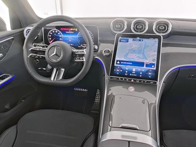 Mercedes-Benz GLC-KLASSE 300 e 4MATIC AMG Plug-In Hybride AMG Line | Night Pakket | Panorama Schuif-Kanteldak | Distronic | Parkeerpakket met 360°-camera. Inclusief 24 maanden Mercedes-Benz Certified garantie voor Europa.