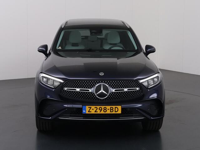 Mercedes-Benz GLC-KLASSE 300e 4MATIC AMG Line | Panoramadak | Memory | Getint glas | Sfeerverlichting | Winter pakket | 19" velgen |