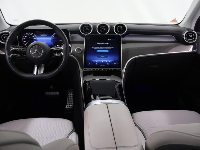 Mercedes-Benz GLC-KLASSE 300e 4MATIC AMG Line | Panoramadak | Memory | Getint glas | Sfeerverlichting | Winter pakket | 19" velgen |