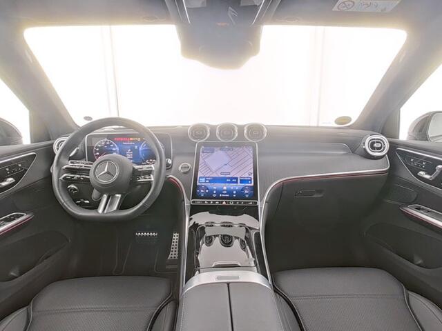 Mercedes-Benz GLC-KLASSE 300 e 4MATIC AMG Plug-In Hybride AIrmatic | AMG Line Night Pakket | Trekhaak | Head-up-Display | Parkeerpakket met 360°-camera | Distronic. Inclusief 24 maanden MB Certified garantie voor Europa.