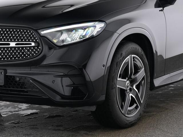 Mercedes-Benz GLC-KLASSE 300 e 4MATIC AMG Plug-In Hybride AIrmatic | AMG Line Night Pakket | Trekhaak | Head-up-Display | Parkeerpakket met 360°-camera | Distronic. Inclusief 24 maanden MB Certified garantie voor Europa.