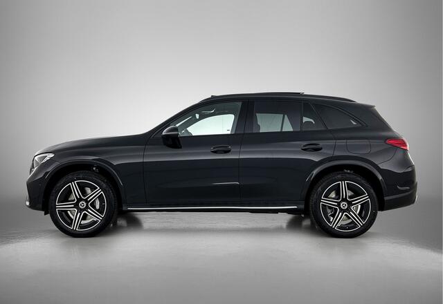 Mercedes-Benz GLC-KLASSE 300e 4MATIC Business Solution AMG | Advanced plus | Nightpakket | Parkeerpakket | Trekhaak | Panoramaschuifdak | Treeplanken in aluminiumlook | 20 inch vijfspaaks lichtmetalen AMG-velgen |