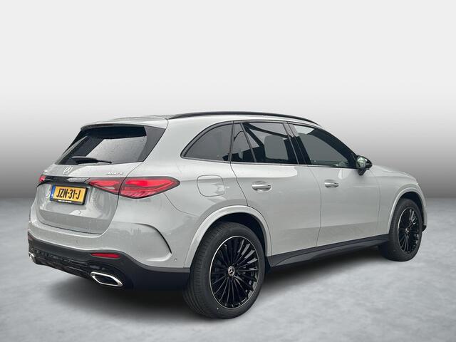 Mercedes-Benz GLC-KLASSE 300e 4MATIC Sport Edition | Premium Pakket | Night Pakket | Winter Pakket | Panoramadak | Burmester 3D Surround | 360° Camera | Augmented Reality voor Navigatie | DISTRONIC Afstandsassistent | Dodehoekassistent | Verkeersbordenassistent | DIGITAL LIGHT | Elektrisch Verstelbare Stoelen + Memory | Stoelverwarming | Stuurverwarming | Sfeerverlichting | Apple CarPlay | Android Auto | Sierdelen Openporig Hout Aluminiumlines | Elektrische Achterklep | Elektrisch Inklapbare Buitenspiegels | Parkeersensoren