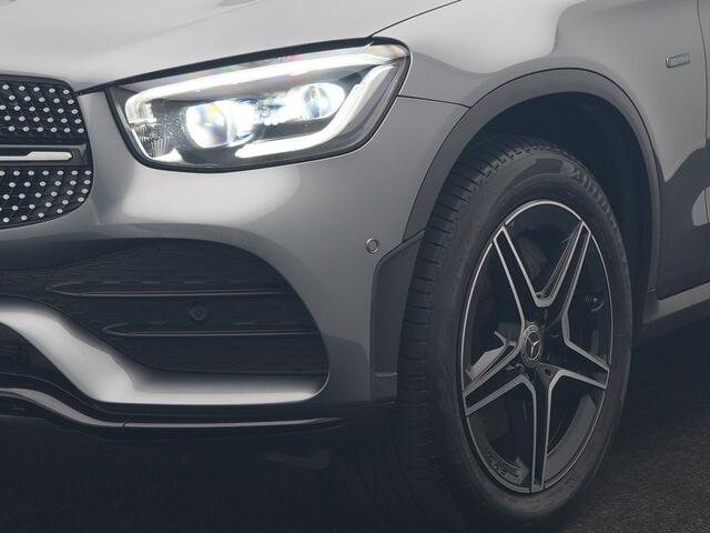 Mercedes-Benz GLC-KLASSE 300e 4MATIC Business Solution AMG PHEV 313pk Dealer O.H. | Trekhaak Af Fabriek | Panodak | Multi Beam LED | Alcantara Sportstoelen Verwarmd | Blis | Camera | Keyless | Sfeerverlichting | Apple Carplay | Navigatie | DAB | Cruise Control | Plug In Hybrid |