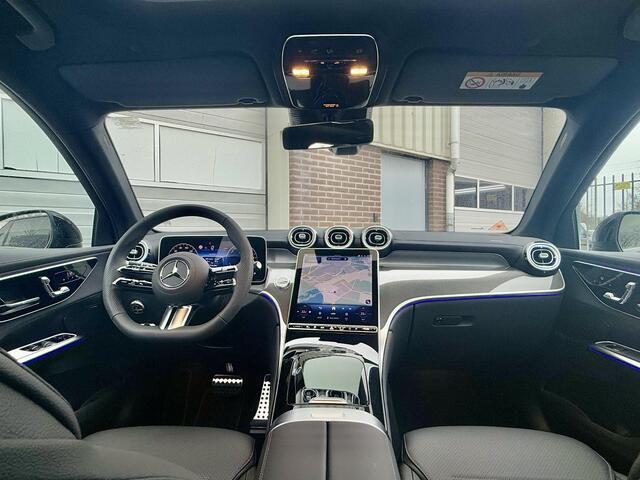 Mercedes-Benz GLC-KLASSE 300e 4MATIC Sport Edition | 360° Camera | Night Pakket | Panoramadak | Dodehoekassistent | Elektrisch Verstelbare Stoelen + Memory | Stoelverwarming | Sfeerverlichting | Apple CarPlay | Android Auto | Elektrische Achterklep | Elektrisch Inklapbare Buitenspiegels | Parkeersensoren