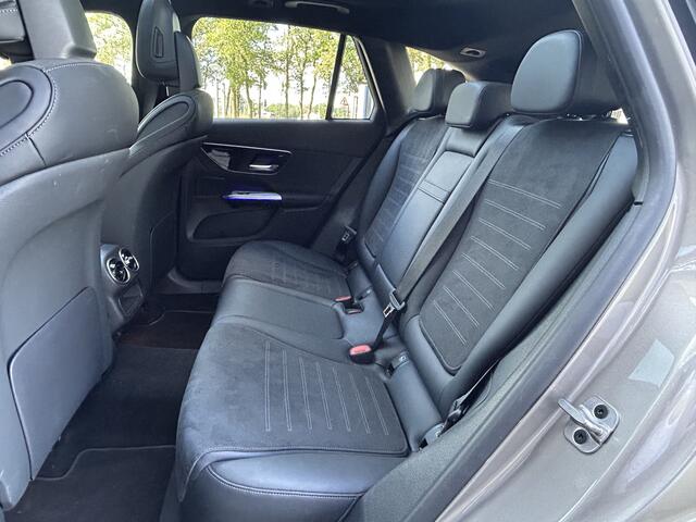 Mercedes-Benz GLC-KLASSE 300e AMG // Panoramadak // Trekhaak // Achterbank Verwarming // 360 Camera // Memory // Carplay // Night Pakket