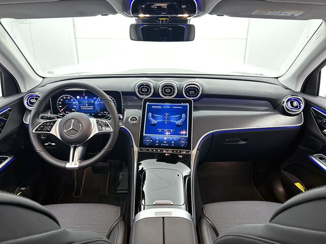 Mercedes-Benz GLC-KLASSE 300 e 4MATIC Plug-In Hybride | Trekhaak | Dode Hoek Ass | Memory | Sfeerverlichting | Stuur en Stoelverwarming | CarPlay | Inclusief 24 maanden Mercedes-Benz Certified garantie voor Europa.