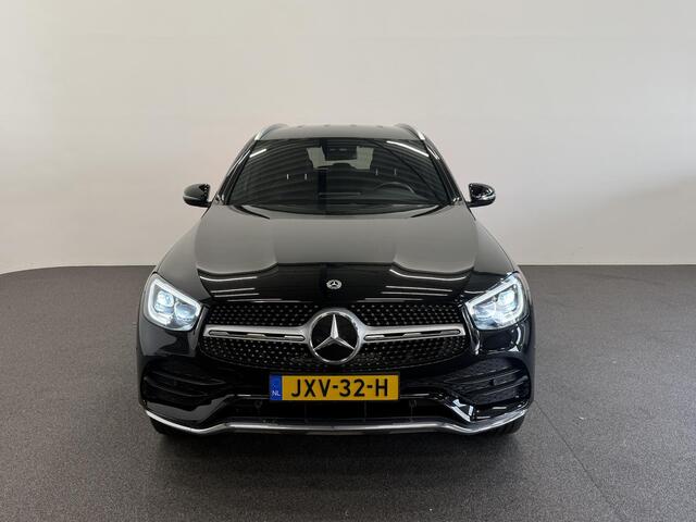 Mercedes-Benz GLC-KLASSE 300e 4MATIC Automaat PHEV AMG Line Navigatie Cruise Control Parkeersensoren Stoelverwarming Panorama dak Matrix LED-koplampen Virtual Cockpit Surround-systeem Burmester Inductielader