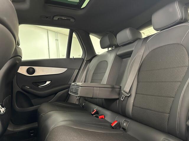 Mercedes-Benz GLC-KLASSE 300e 4MATIC Luxury | Luchtvering | Trekhaak | Panoramadak | Distronic |